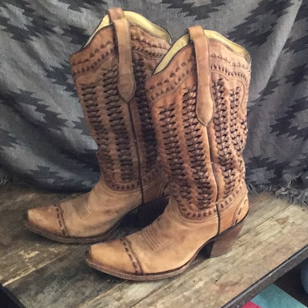 Beautiful Corral cowboy boots….